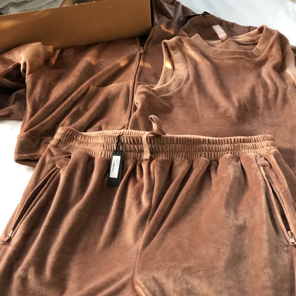 Skins Velvet collection